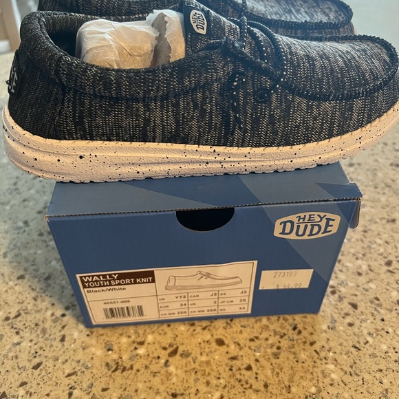 Youth Hey Dudes size 2 - Picture 2 of 2